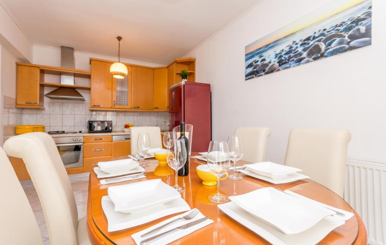 זאדאר Apartment Pavla With Pool מראה חיצוני תמונה