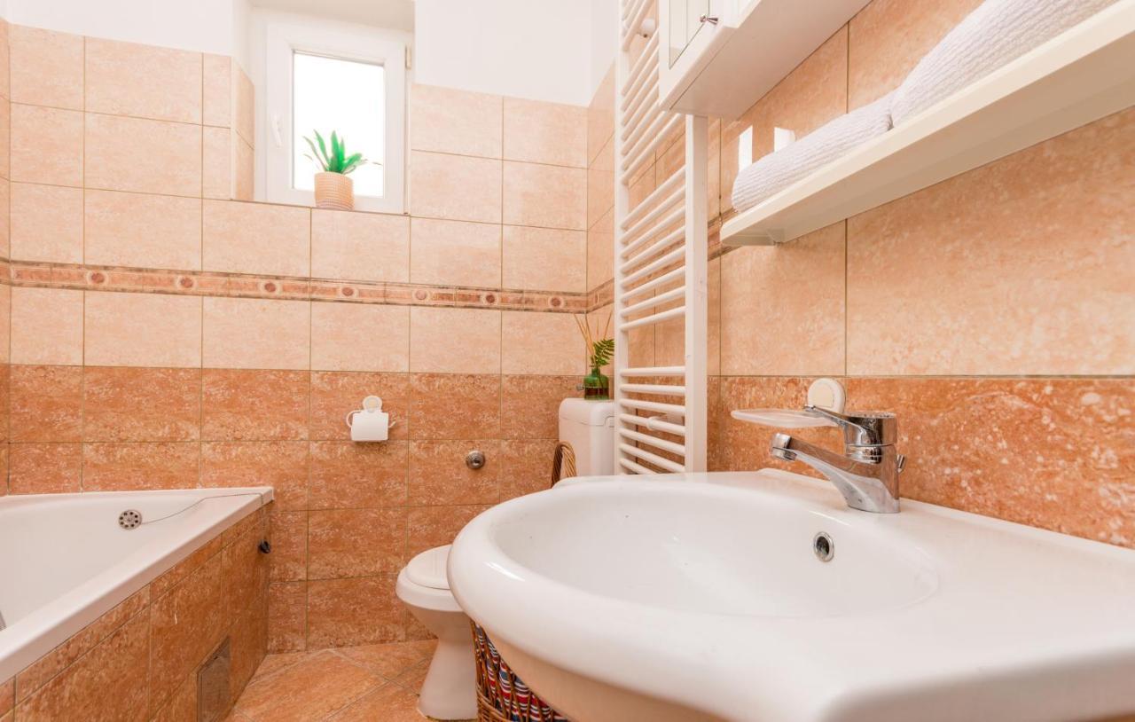 זאדאר Apartment Pavla With Pool מראה חיצוני תמונה